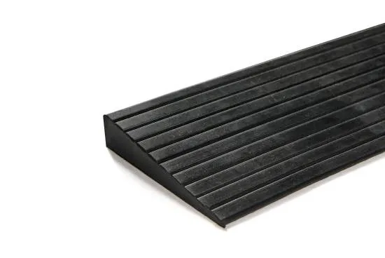 Granuflex Rampe Til Gummiflise 1000 x 100 x 20 mm Black fra Granuflex