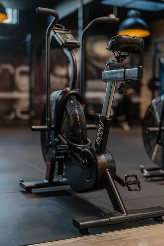 Assaultbike hos Apollo Fitness