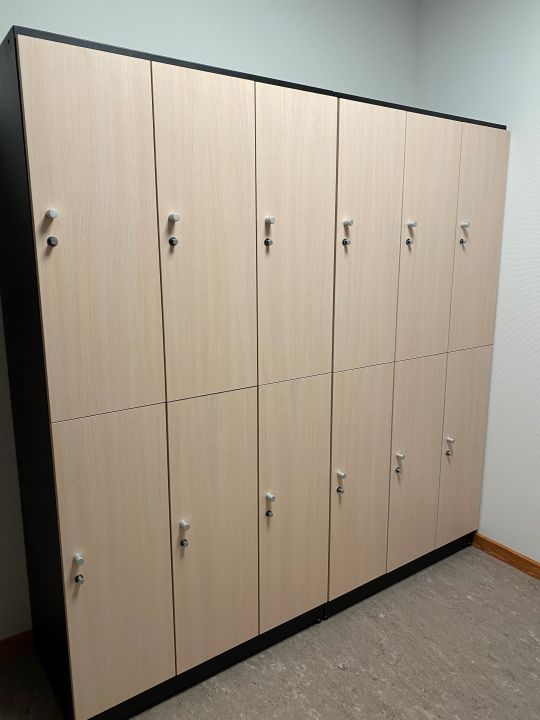 Opbevaringsskabe med lås til fitnesscenter og omklædning til personlige ejendele